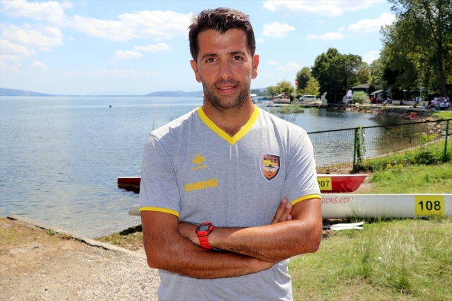 Kürek sporu yapan kızından etkilendi, kulübün lisanslı sporcusu oldu